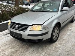 Grau Gebraucht 2002 VW Passat Limousine | 600 € (Guter Preis)