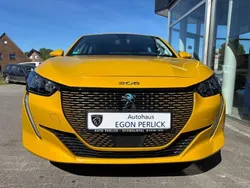 Gelb Gebraucht 2021 Peugeot e-208 Active Kleinwagen | 14.990 € (Fairer Preis)