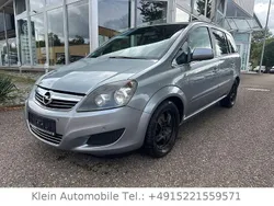 Lichtsilber metallic Gebraucht 2011 Opel Zafira Design Edition Van / Kleinbus | 1.499 € (Guter Preis)