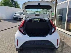 Weiß Gebraucht 2022 Toyota Aygo X-play Kleinwagen | 15.500 € (Fairer Preis)