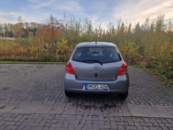 Silber Gebraucht 2009 Toyota Yaris Kleinwagen | 2.450 €
