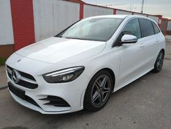 Weiß metallic Gebraucht 2020 Mercedes B180 AMG line Van / Kleinbus | 25.600 € (Teuer)