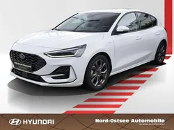 Weiss frostweiß Gebraucht 2024 Ford Focus ST-Line X Limousine | 25.890 € (Fairer Preis)