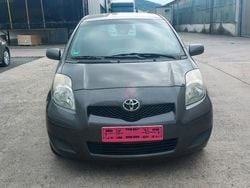 Grau Gebraucht 2011 Toyota Yaris Kleinwagen | 3.400 € (Fairer Preis)