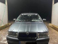 Grau Gebraucht 2007 Skoda Octavia Limousine | 2.600 €