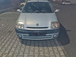 Silber Gebraucht 2001 Renault Clio II Expression Limousine | 750 € (Guter Preis)