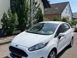 Weiß Gebraucht 2015 Ford Fiesta SYNC Edition Kleinwagen | 6.000 € (Fairer Preis)
