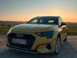 Gelb Gebraucht 2021 Audi A3 Sportback Ambiente Kleinwagen | 19.500 € (Fairer Preis)