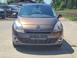 Braun Gebraucht 2010 Renault Scénic III Luxe Van / Kleinbus | 3.200 € (Guter Preis)
