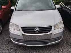 Grau Gebraucht 2006 VW Touran Trendline Van / Kleinbus | 3.500 € (Etwas zu teuer)