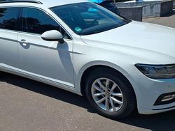 Weiß Gebraucht 2021 VW Passat Business Kombi | 15.900 € (Etwas zu teuer)