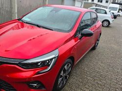 Rot Gebraucht 2023 Renault Clio V Evolution Kleinwagen | 15.000 € (Guter Preis)