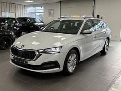 Weiß Gebraucht 2022 Skoda Octavia Ambition Kombi | 23.999 € (Guter Preis)