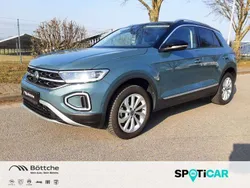 Petroleum blue metallic Gebraucht 2023 VW T-Roc Style SUV | 28.480 € (Fairer Preis)