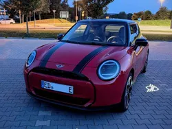 Rot Gebraucht 2024 Mini Cooper Classic Kleinwagen | 31.500 € (Fairer Preis)