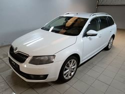 Weiß Gebraucht 2015 Skoda Octavia Elegance Kombi | 4.000 €