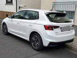 Weiß Gebraucht 2022 Skoda Fabia Tour Kleinwagen | 18.000 € (Etwas zu teuer)