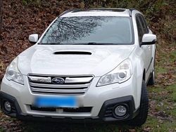 Weiß Gebraucht 2014 Subaru Outback Kombi | 10.600 € (Teuer)