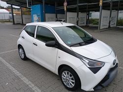 Weiß Gebraucht 2020 Toyota Aygo Business Edition Kleinwagen | 9.800 € (Guter Preis)
