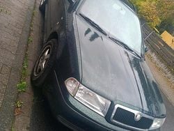 Grün Gebraucht 2003 Skoda Octavia Kombi | 699 € (Guter Preis)