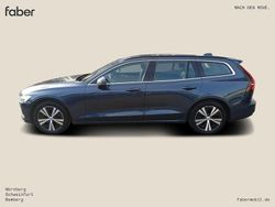 Blau Gebraucht 2021 Volvo V60 Momentum Kombi | 26.790 € (Guter Preis)