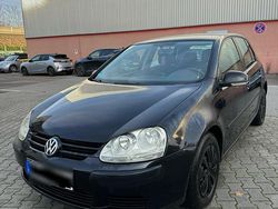 Schwarz Gebraucht 2005 VW Golf V Limousine | 2.700 € (Etwas zu teuer)