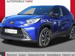 Juniper blue metallic/ night sky black Gebraucht 2023 Toyota Aygo Basis Kleinwagen | 15.689 € (Fairer Preis)