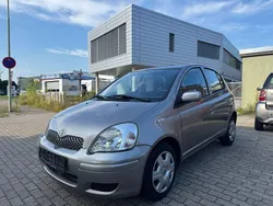 Grau Gebraucht 2003 Toyota Yaris Sol Kleinwagen | 2.750 € (Teuer)