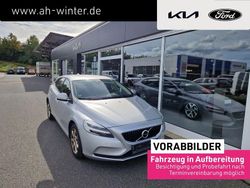 Silber Gebraucht 2018 Volvo V40 Momentum Kombi | 13.999 € (Fairer Preis)