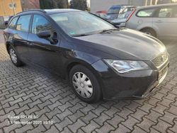 Mitternachtsschwarz Gebraucht 2015 Seat Leon Reference Kombi | 2.699 €