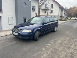 Blau Gebraucht 2002 VW Passat Basis Kombi | 2.800 € (Fairer Preis)