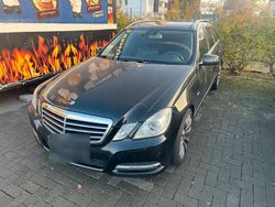 Schwarz Gebraucht 2011 Mercedes E250 Kombi | 8.500 € (Fairer Preis)