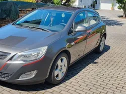Grau Gebraucht 2010 Opel Astra Limousine | 4.400 € (Guter Preis)