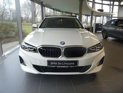 Weiß (alpinweiss iii) Neu 2025 BMW 330e Efficient Dynamics Limousine | 49.260 €