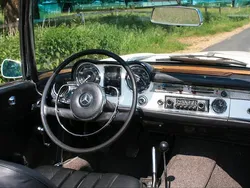 Weiß Gebraucht 1964 Mercedes W113 Cabrio | 64.900 €