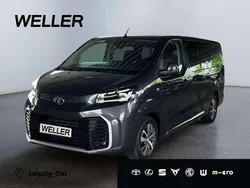 Grau Gebraucht 2024 Toyota Proace Verso Team Kombi | 41.990 € (Fairer Preis)