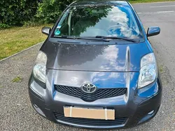 Grau Gebraucht 2011 Toyota Yaris Kleinwagen | 3.800 €