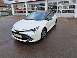 Perlweiss Gebraucht 2021 Toyota Corolla Hybrid Team Kleinwagen | 15.900 €