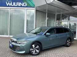 Grün Gebraucht 2024 VW Passat Business Limousine | 35.890 € (Guter Preis)