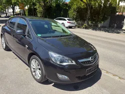Schwarz Gebraucht 2012 Opel Astra Limousine | 4.000 € (Guter Preis)
