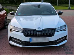 Weiß Gebraucht 2023 Skoda Superb SportLine Limousine | 36.000 € (Fairer Preis)