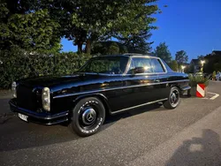 Schwarz Gebraucht 1975 Mercedes W114 Coupé | 23.280 €