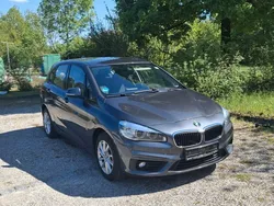 Grau Gebraucht 2015 BMW 218 Active Tourer Advantage Van / Kleinbus | 9.750 € (Fairer Preis)