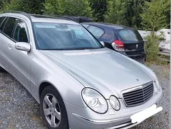 Grau Gebraucht 2005 Mercedes 320 Kombi | 3.000 €