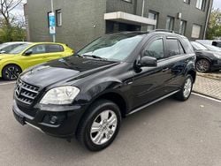 Schwarz Gebraucht 2010 Mercedes ML300 SUV | 10.880 € (Fairer Preis)