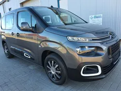 Grau Gebraucht 2020 Citroën Berlingo Live Van / Kleinbus | 16.850 € (Etwas zu teuer)