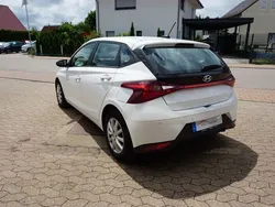 Weiß Gebraucht 2022 Hyundai i20 Select Limousine | 14.200 € (Fairer Preis)