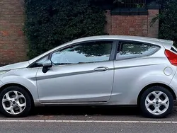 Silber Gebraucht 2009 Ford Fiesta Titanium Kleinwagen | 2.450 € (Guter Preis)