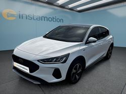 Weiß Gebraucht 2023 Ford Focus Limousine | 23.599 € (Guter Preis)