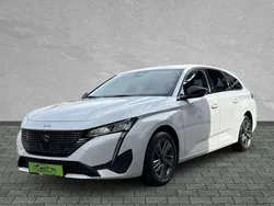 Okenit weiß metallic Gebraucht 2024 Peugeot 308 Allure Kombi | 23.970 € (Superpreis)